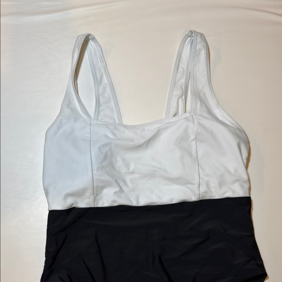 SHEIN Woman’s One-Piece Black and White Swimsuit Size XL - Picture 3 of 6